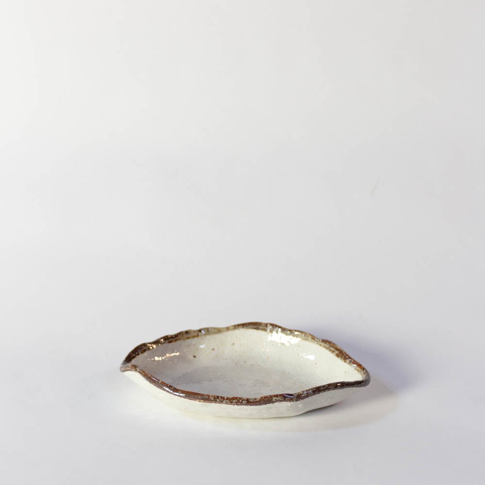 Shirokaratsu Leaf Plate - Just A Pinch Co